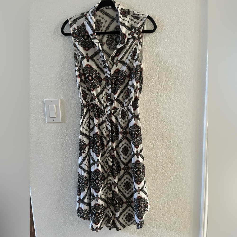 Women’s Printed Dress, Charlotte Russe, White, Sleeveless, Collared Neck, Size M